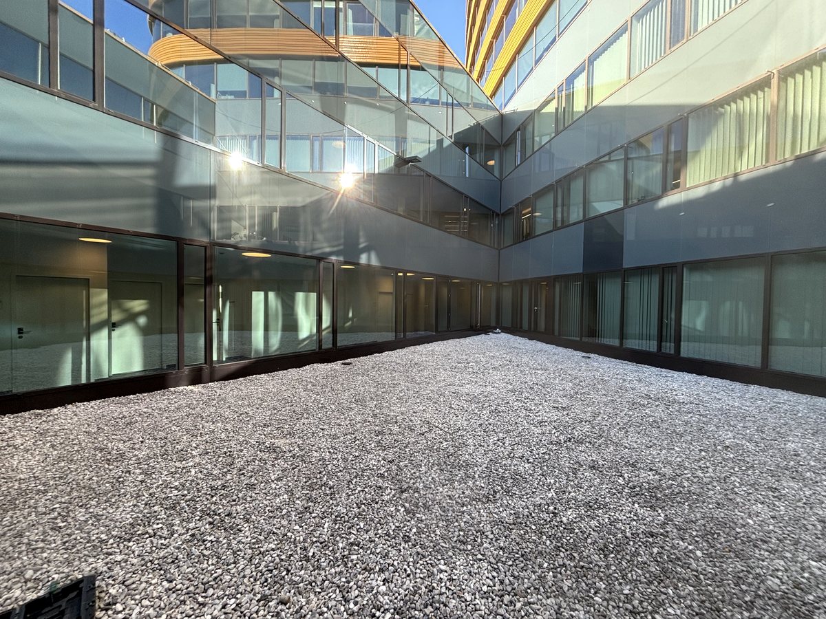 Innenhof vor Beginn der Terrassenarbeiten