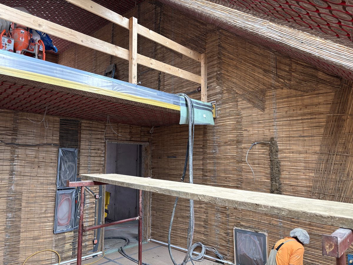 Schilfmatten als Putzträger in der Holzaufstockung